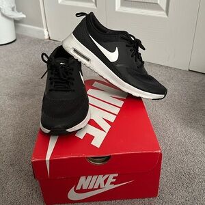 NIKE AIR MAX THEA BLACK size 7 women's